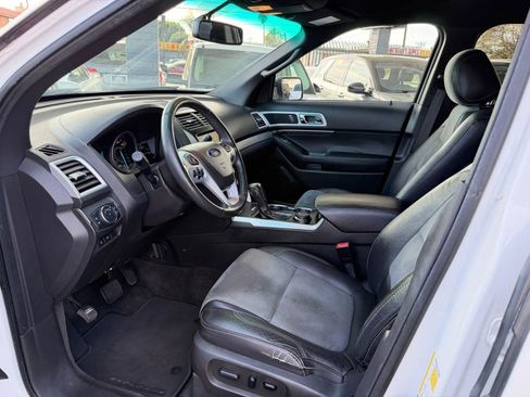 Used 2015 Ford Explorer XLT w/ Equipment Group 202A image 32