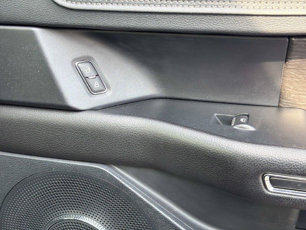 Used 2018 Ford Expedition Limited w/ Equipment Group 302A RWD image 15