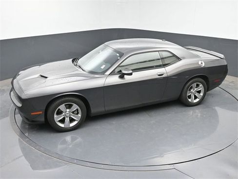 Used 2022 Dodge Challenger SXT image 24