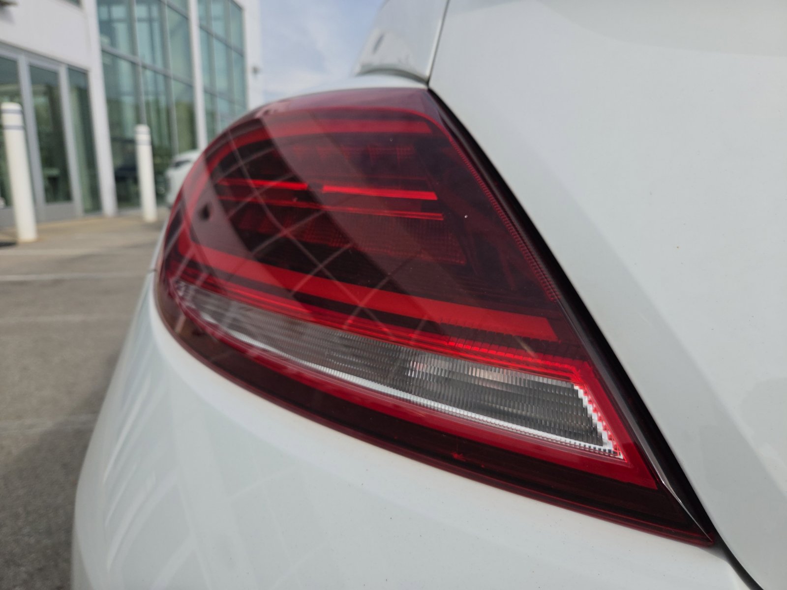 Used 2019 Volkswagen Beetle 2.0T SE FWD image 6