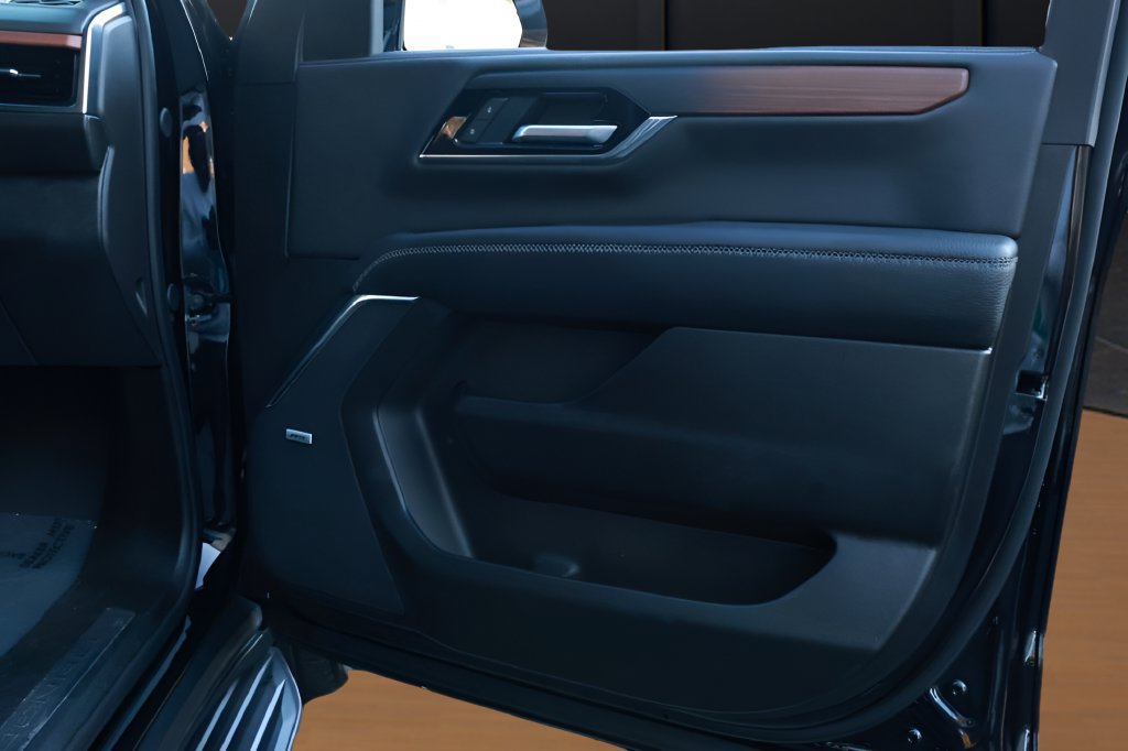 Used 2025 GMC Yukon XL Denali AWD/4WD image 35
