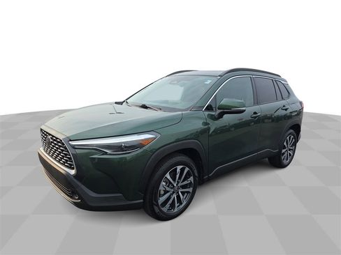 Used 2023 Toyota Corolla Cross XLE w/ Convenience Package image 1