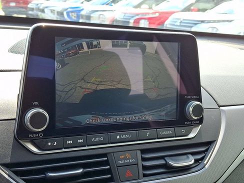 Used 2024 Nissan Altima 2.5 SR FWD image 18