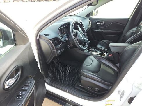 Used 2021 Jeep Cherokee Trailhawk w/ Comfort/Convenience Group image 13