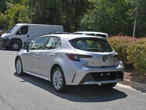 Used 2023 Toyota Corolla SE w/ SE Premium Package FWD image 3