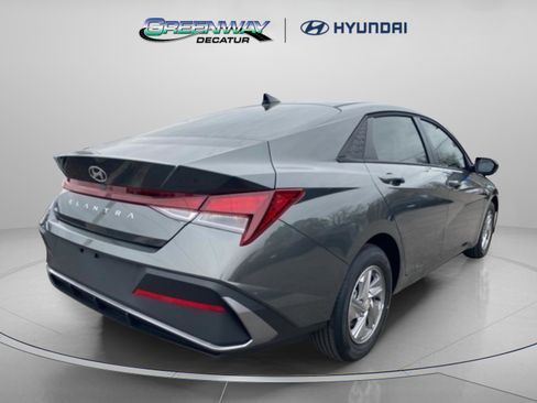 New 2026 Hyundai Elantra SE image 9