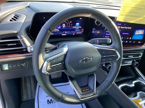 Used 2024 Chevrolet Traverse Z71 AWD/4WD image 11