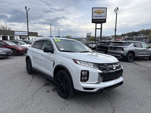 Used 2024 Mitsubishi Outlander Sport LE image 1
