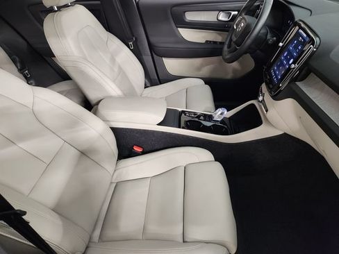 Certified 2026 Volvo XC40 B5 Plus AWD/4WD image 3