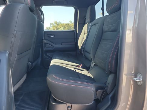 Used 2022 Nissan Frontier PRO-4X image 11