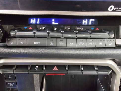 Used 2024 Toyota Tundra Limited image 25