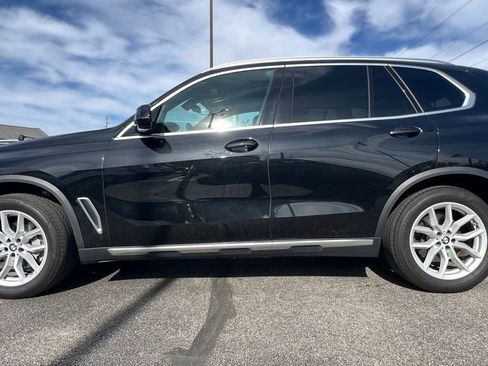 Used 2023 BMW X5 xDrive40i w/ Premium Package image 3