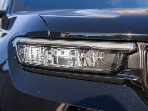 Used 2025 Jeep Grand Cherokee Altitude image 13