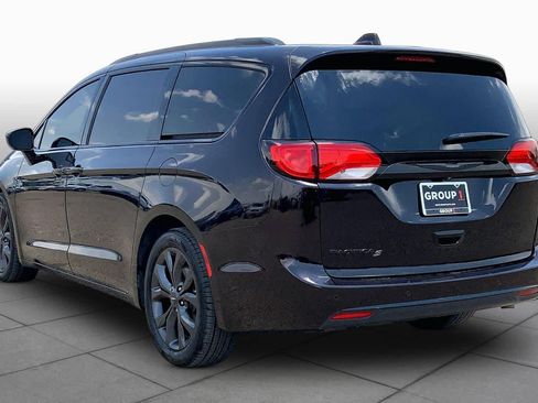 Used 2019 Chrysler Pacifica Touring-L w/ S Appearance Package FWD image 12