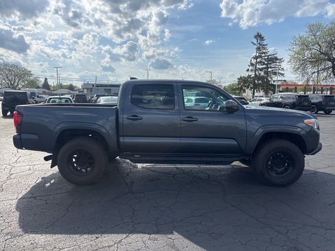Used 2022 Toyota Tacoma SR AWD/4WD image 5