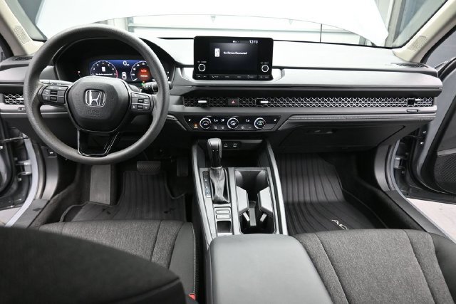 Used 2025 Honda Accord SE image 18