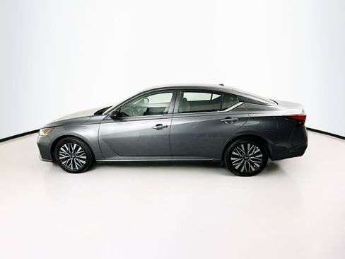 Used 2025 Nissan Altima 2.5 SV FWD image 4