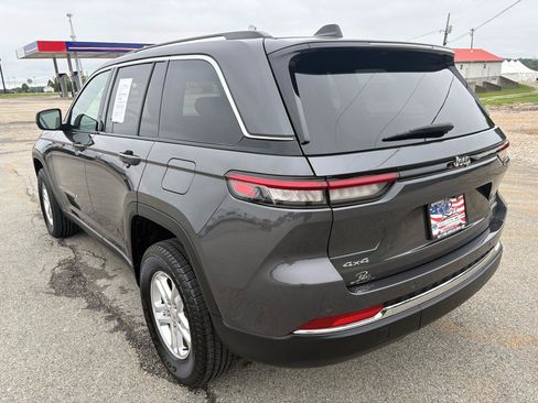 Used 2023 Jeep Grand Cherokee Laredo AWD/4WD image 5