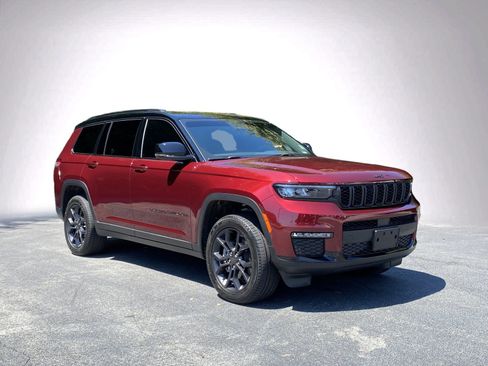 Used 2025 Jeep Grand Cherokee L Limited w/ Trailer Tow Package AWD/4WD image 2