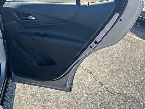 Used 2021 Chevrolet Equinox LT image 16