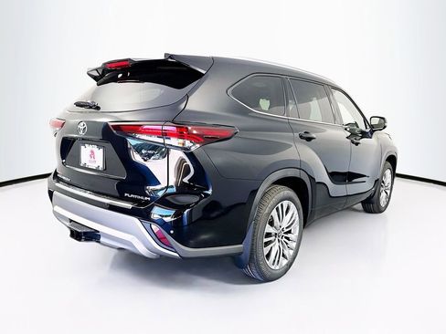 New 2026 Toyota Highlander Platinum image 9