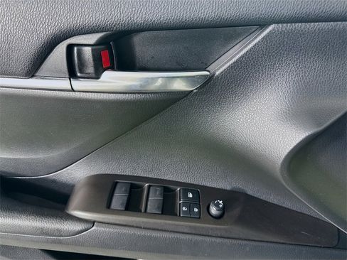 Certified 2022 Toyota Camry SE image 23