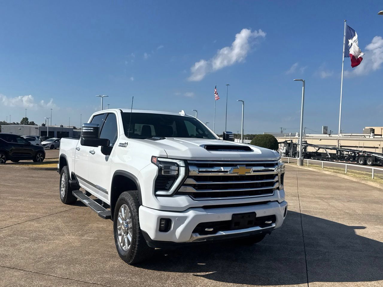 Used 2024 Chevrolet Silverado 2500 High Country w/ High Country Premium Package AWD/4WD image 3