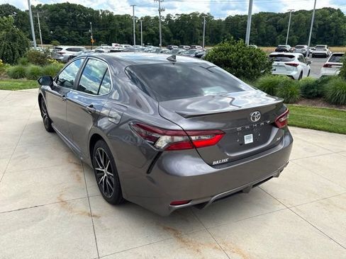 Used 2024 Toyota Camry SE FWD image 5