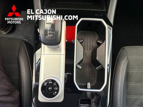 Used 2025 Mitsubishi Outlander SE FWD image 15