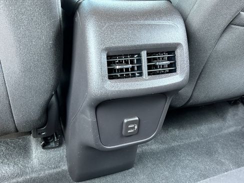 Used 2024 Chevrolet Equinox LT AWD/4WD image 19