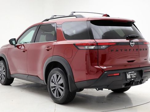 Used 2025 Nissan Pathfinder SV w/ SV Premium Package image 6