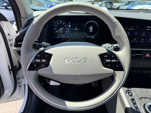 Used 2023 Kia Niro Wave w/ Wave Preserve Package image 14