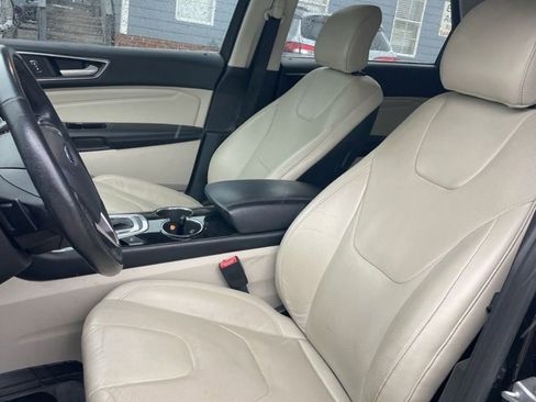Used 2017 Ford Edge Titanium w/ Equipment Group 301A FWD image 2