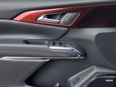 Used 2025 Chevrolet Traverse RS image 25