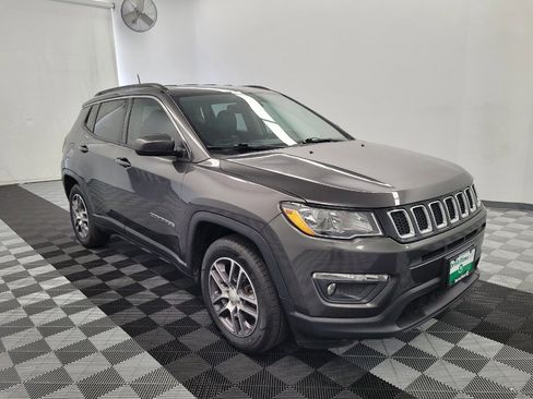 Used 2018 Jeep Compass Latitude FWD image 13