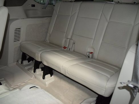 Used 2023 Cadillac Escalade ESV Premium Luxury Platinum w/ Heavy-Duty Trailer Package image 46