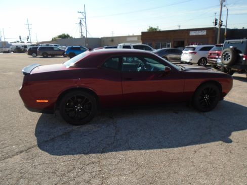 Used 2018 Dodge Challenger SXT w/ Blacktop Package RWD image 3