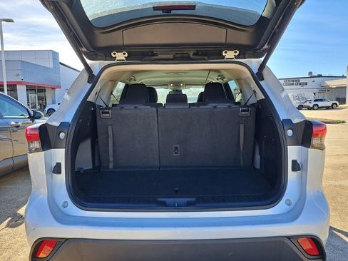 Used 2024 Toyota Highlander LE image 25
