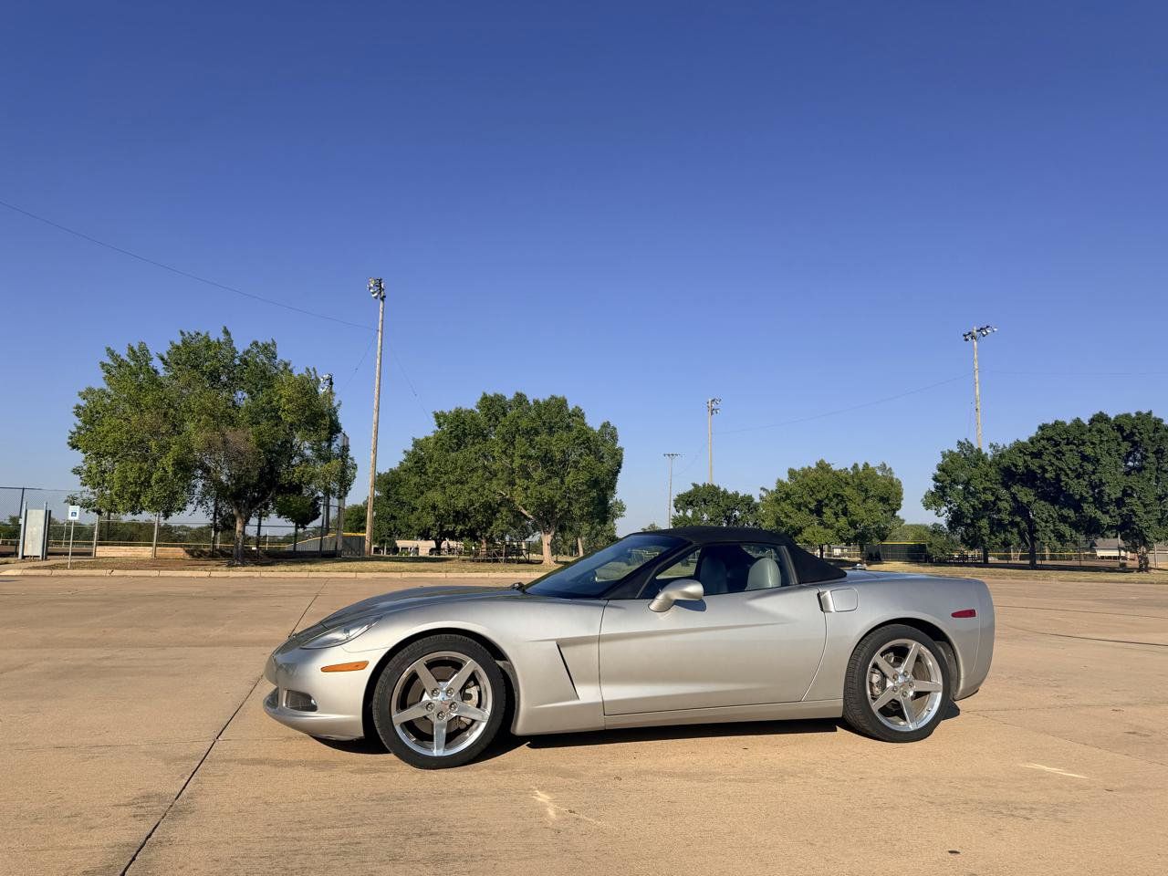 Used 2005 Chevrolet Corvette Convertible w/ Preferred Equipment Group RWD image 3