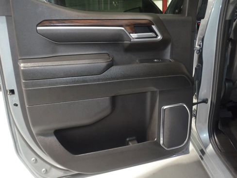 Used 2025 GMC Sierra 1500 SLT image 18