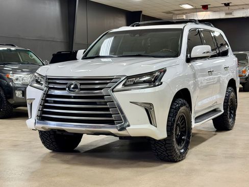 Used 2016 Lexus LX 570 4WD w/ Luxury Package image 29