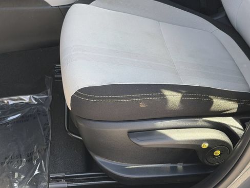 Used 2025 Hyundai Venue SEL FWD image 17