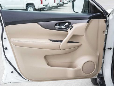 Used 2016 Nissan Rogue S FWD image 21