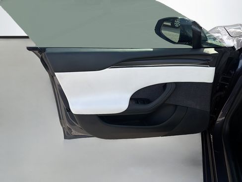 Used 2022 Tesla Model S Plaid image 23