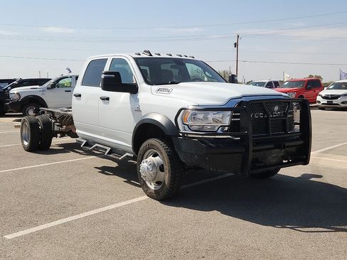 Used 2024 RAM 5500 Tradesman w/ Chrome Appearance Group AWD/4WD image 6