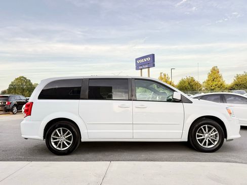 Used 2016 Dodge Grand Caravan SE FWD image 7
