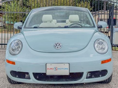 Used 2010 Volkswagen Beetle Final Edition image 2