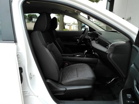 Used 2025 Nissan Kicks SV FWD image 19