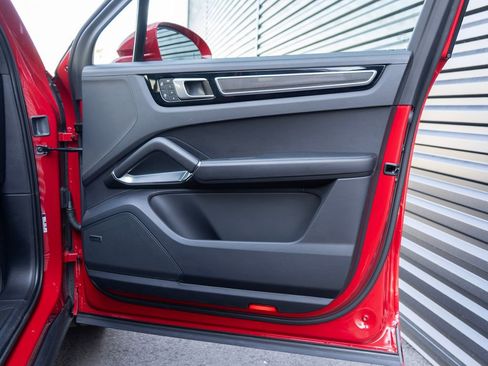 Used 2023 Porsche Cayenne Turbo image 31