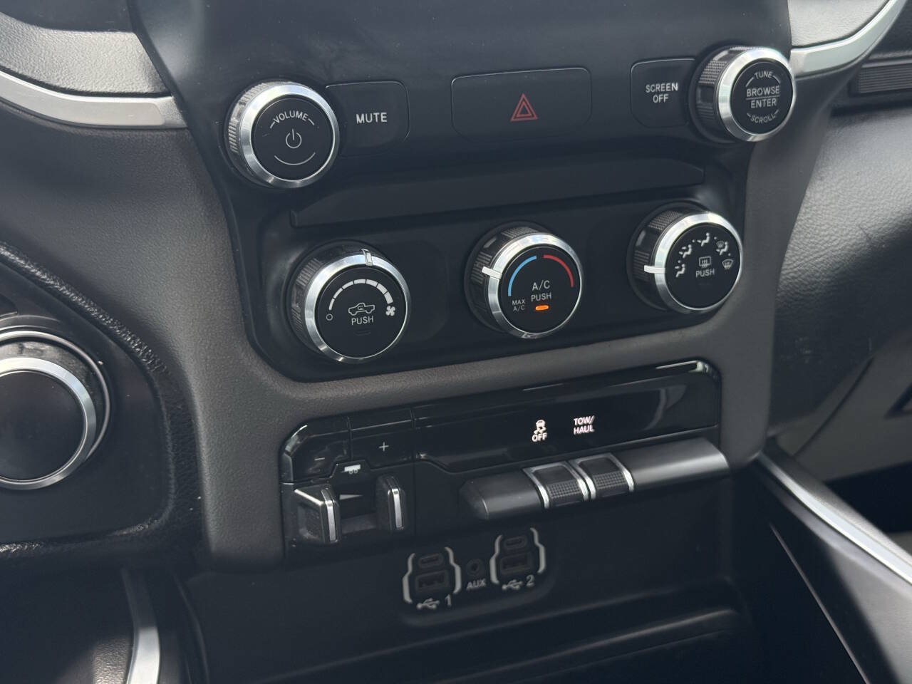 Used 2020 RAM 1500 Big Horn AWD/4WD image 23